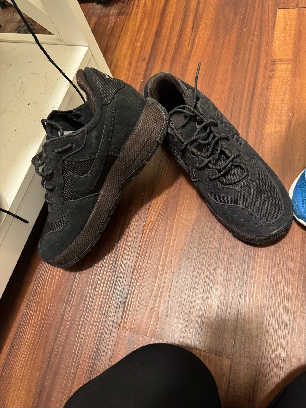 Nike women’s Black Low-Top Suede Sneakers